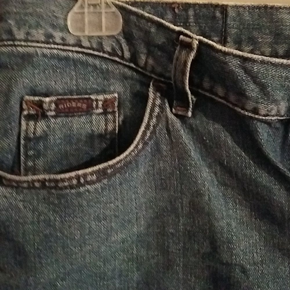 Shorts - Picture 2 of 4